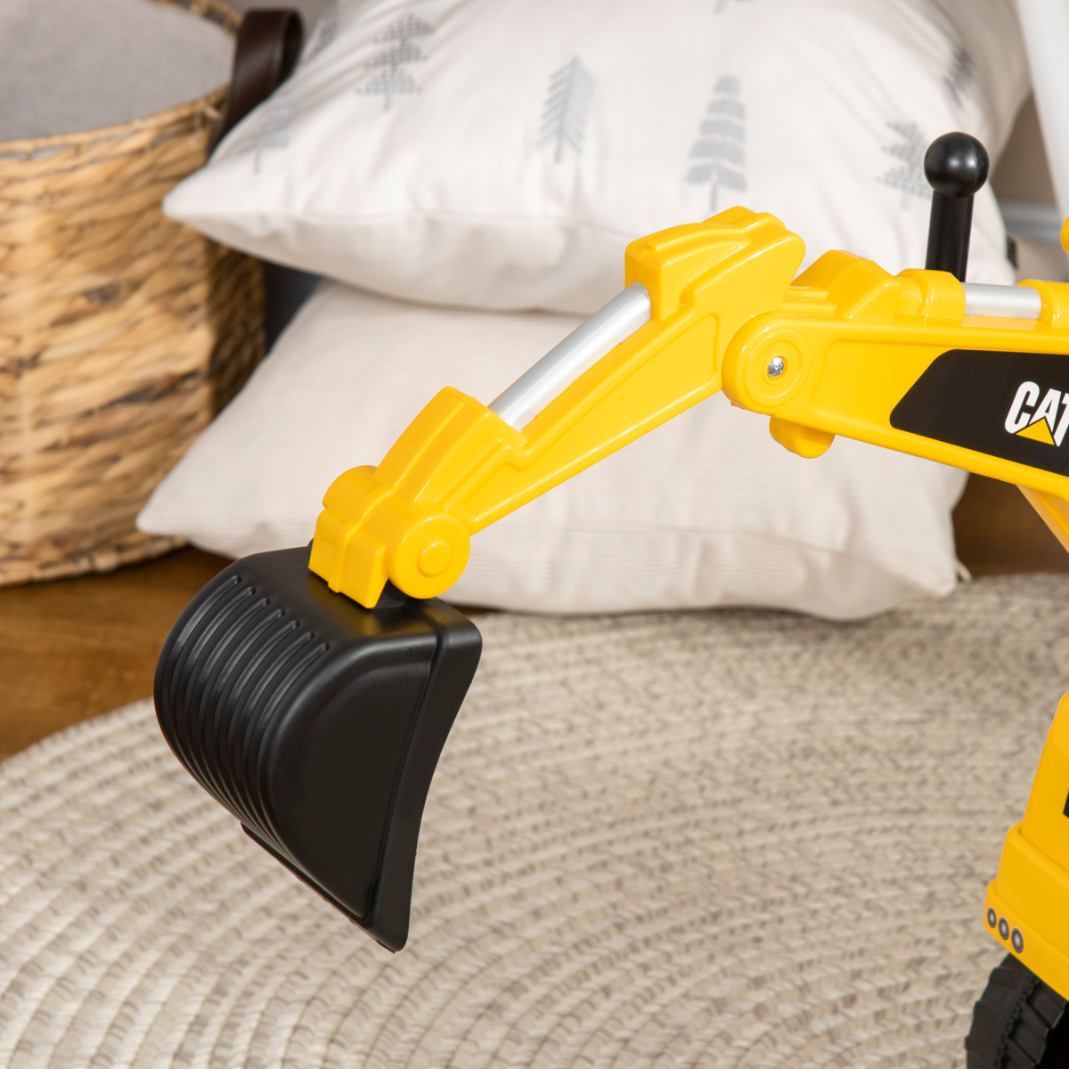 CAT Licensed Kids Ride-On Digger with Controllable Shovel - Age 1-3