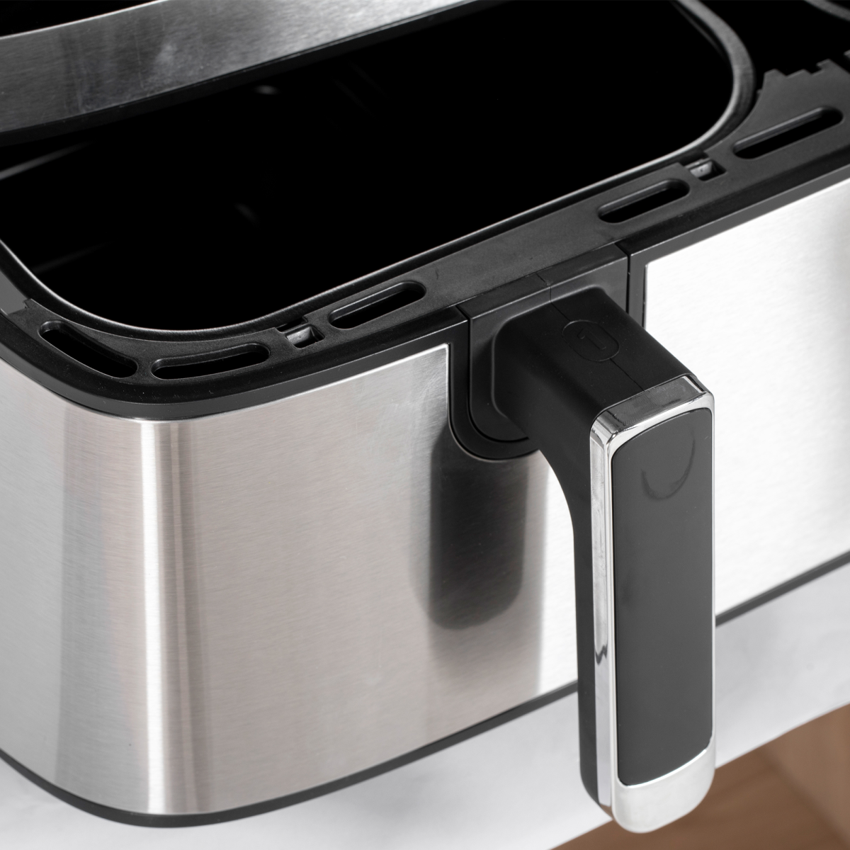 Dual Zone 8.5L Air Fryer - Cook Two Dishes Effortlessly!