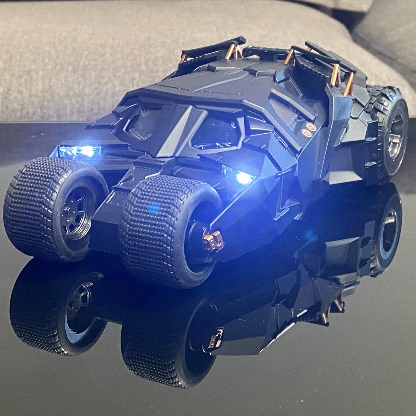 1:24 Batmobile Alloy Die Casting Truck Model Sound & Light Start Sprayable Children Toys Birthday Present