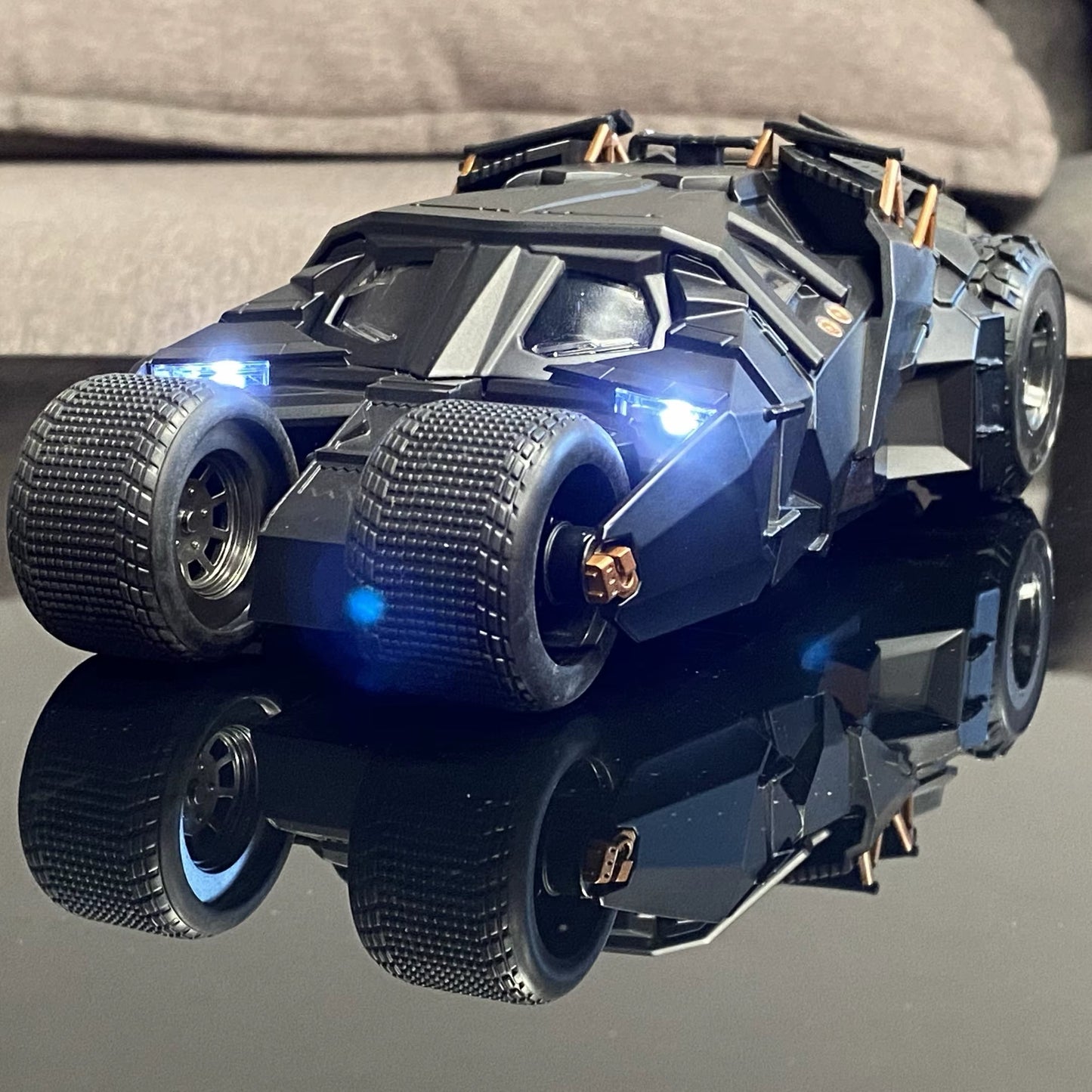 1:24 Batmobile Alloy Die Casting Truck Model Sound & Light Start Sprayable Children Toys Birthday Present