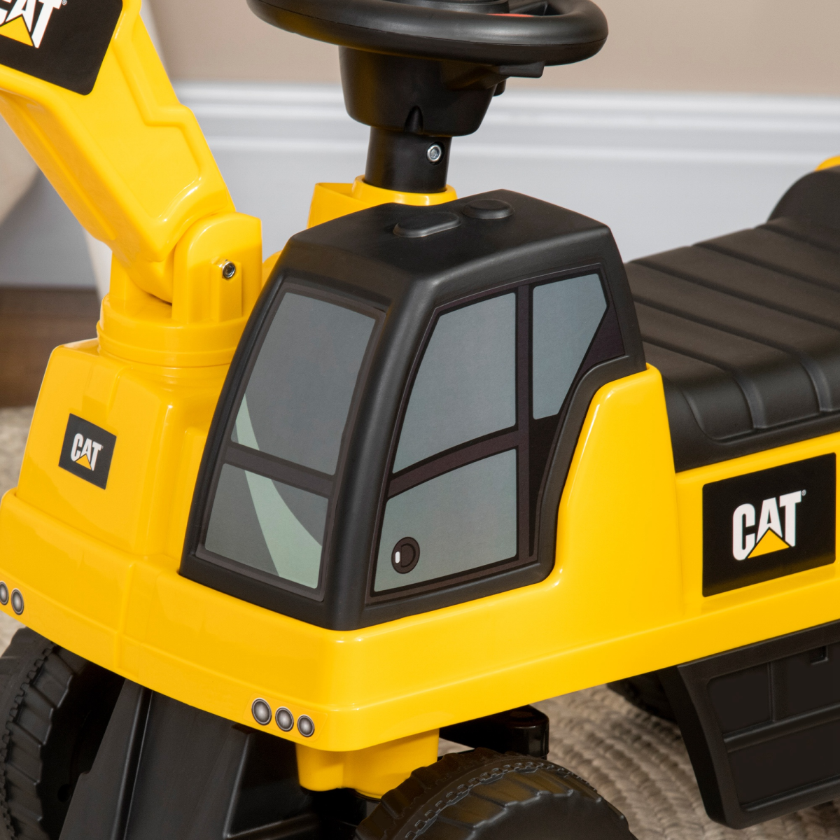 CAT Licensed Kids Ride-On Digger with Controllable Shovel - Age 1-3