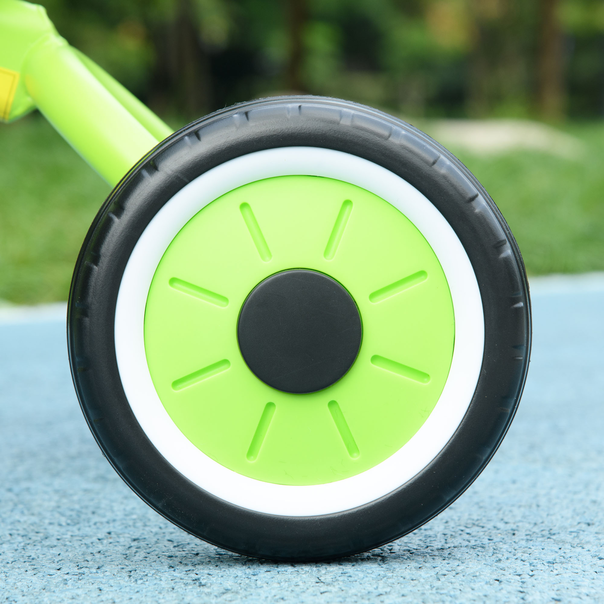 AIYAPLAY Adjustable Kids Tricycle 2-5 Year Old Green