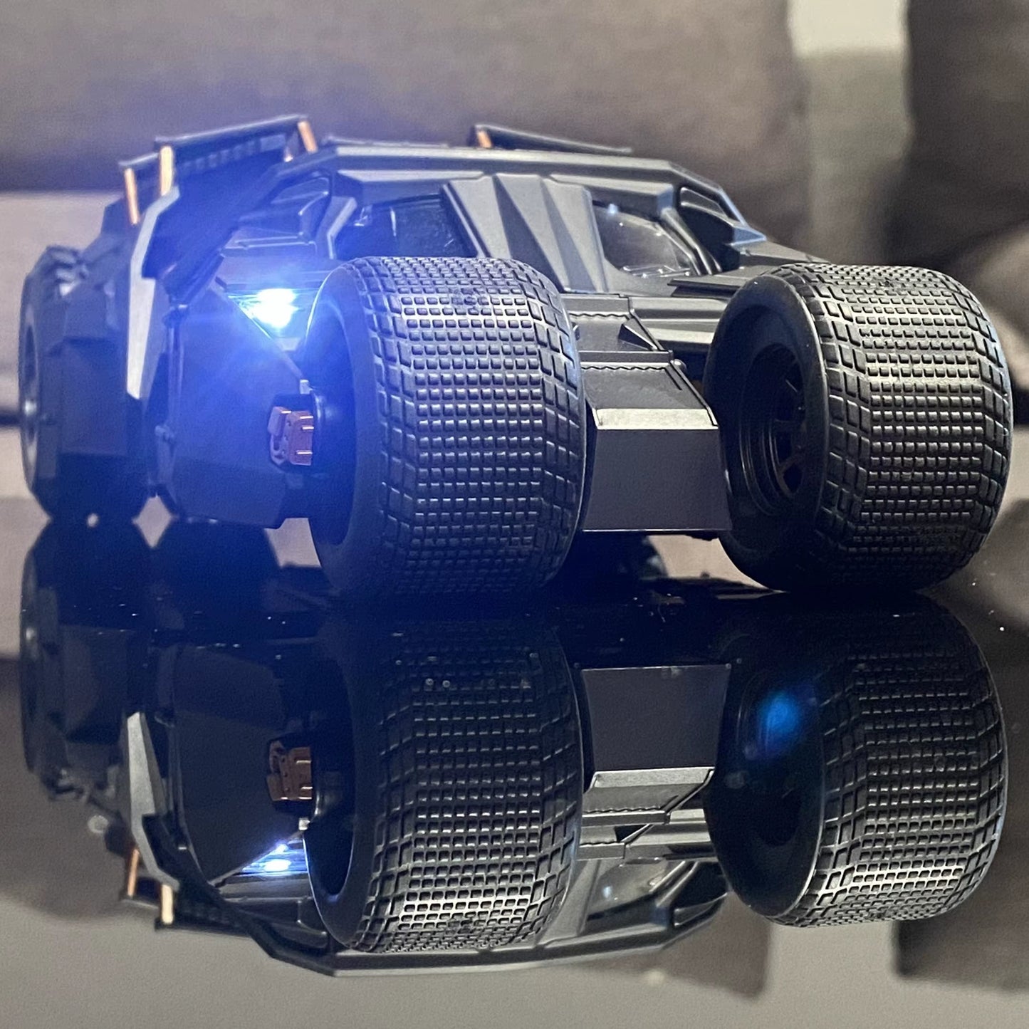 1:24 Batmobile Alloy Die Casting Truck Model Sound & Light Start Sprayable Children Toys Birthday Present