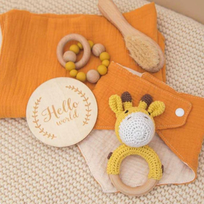 Animal New Born Baby Gift Set (0–6mths) in Yellow Giraffe - 6 Piece Set
