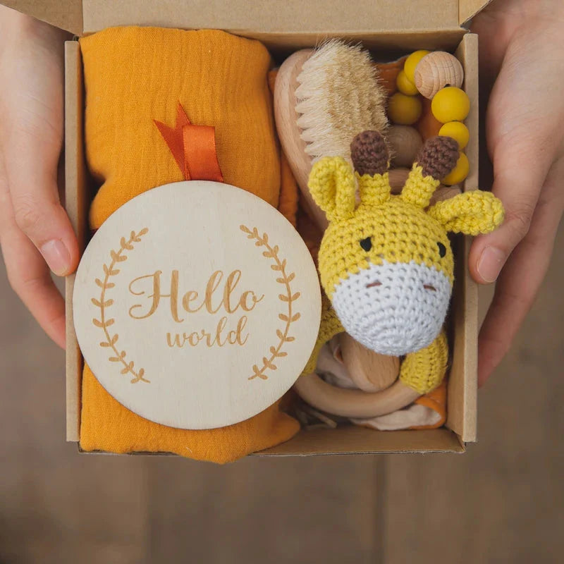 Animal New Born Baby Gift Set (0–6mths) in Yellow Giraffe - 6 Piece Set